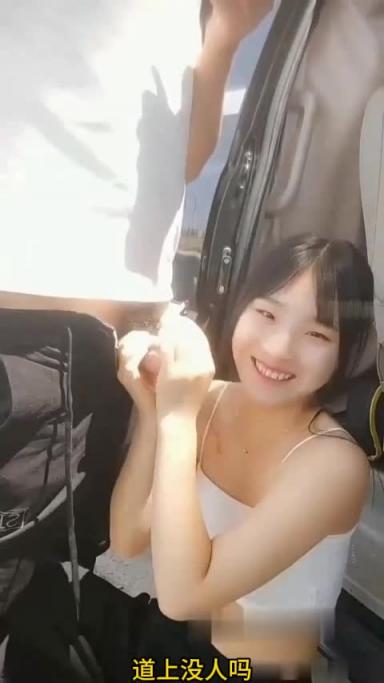 清纯小萝莉户外深喉口爆射嘴里 周围人来人往 超级刺激 预览截图 2