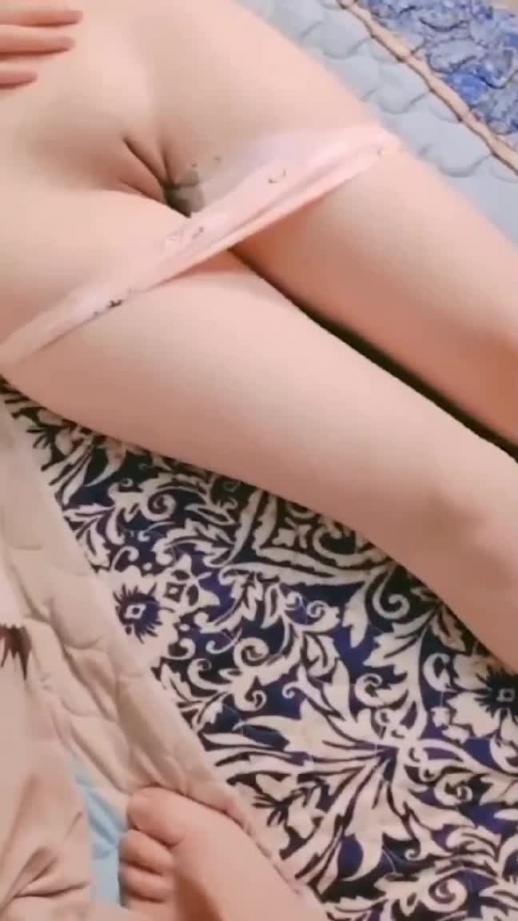 极品萝莉同事的女儿,无套打桩馒头白虎逼 预览截图 8