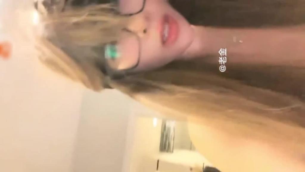广州健身D奶美少妇背着老公找20岁鸭子，年轻鸭子一下操两次人妻高潮小便失禁~ 预览截图 5