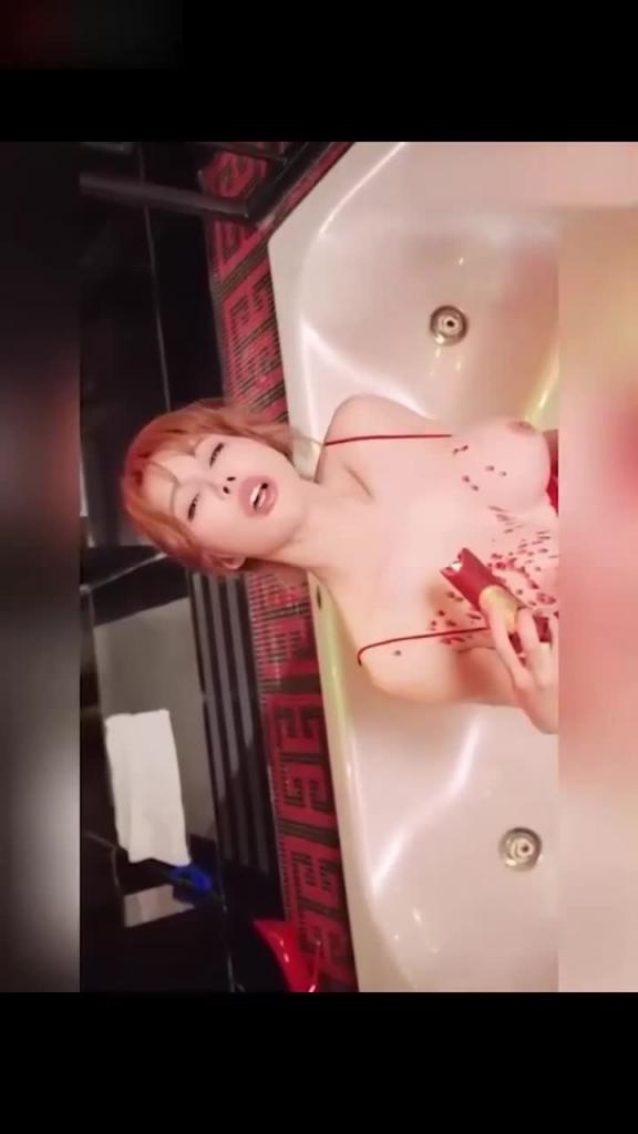 【极品SS级反差婊【辛尤里】超强全集.3个半小时性爱合集,男女通吃,肛交,内射,颜射,互舔,深喉吞精 预览截图 10