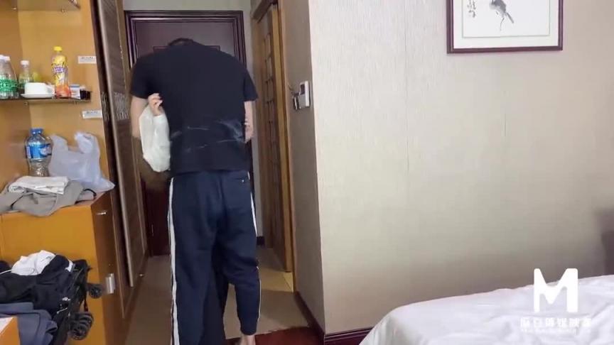 MSD-129 越南女房仲卖房送逼 预览截图 3