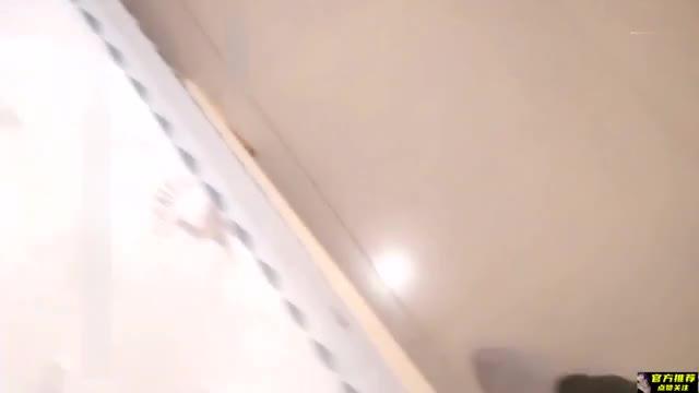 【真实破处】害羞00后高中处女,第一次被搞出血 预览截图 4