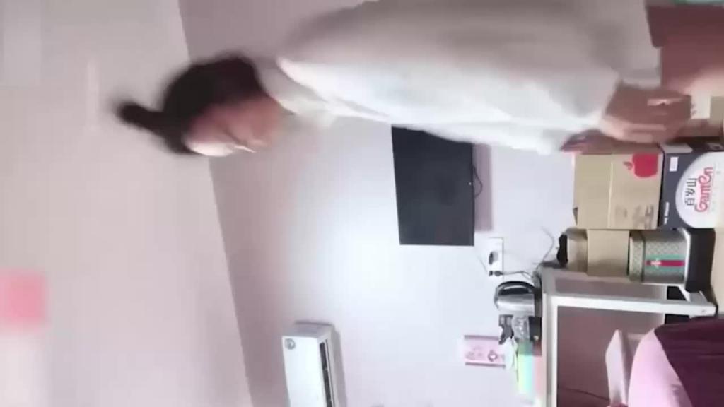【全网独家】上千名大网红直播PK现场翻车漏点遭万人围观现场 猎奇 预览截图 10