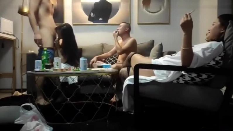 河南真实换妻，比比谁的老公先射！全程对白精彩！ 预览截图 5
