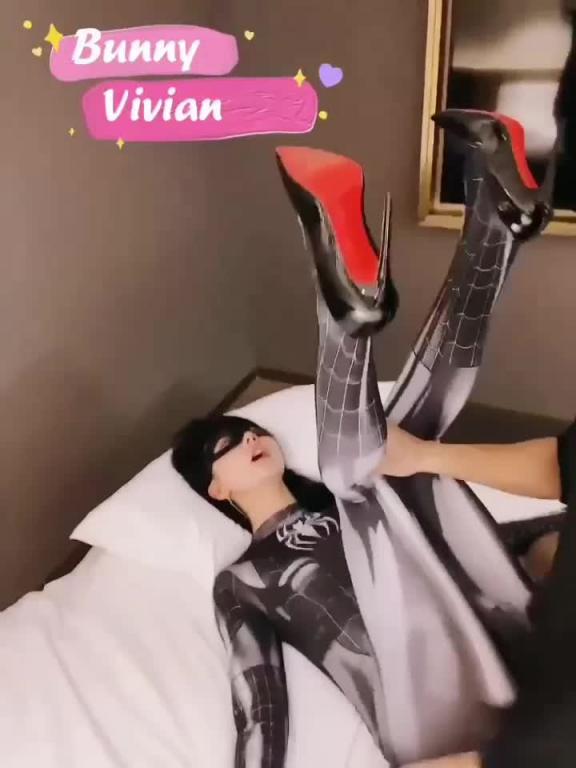 【爱丝袜的Vivian姐】蜘蛛情趣套装诱惑勐男拔屌相向 预览截图 11
