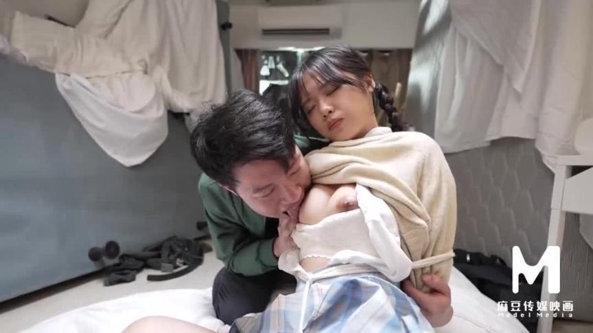 MD-0274 学生妹遭尾随迷奸 预览截图 3