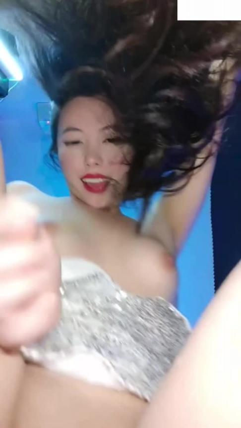 网红主播台湾小飘飘高颜值御姐骚舞抠逼掰穴特写肥臀诱惑 预览截图 3