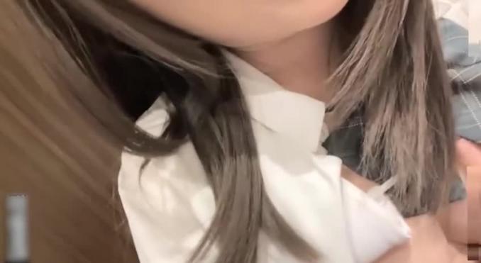 高颜值嫩妹京鱼儿露脸私拍奶子坚挺圆大无毛私处极粉 预览截图 11