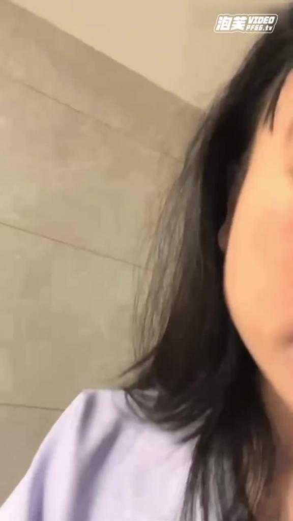 【无毛粉嫩】最新流出-青春眼镜二次元美少女无毛逼自慰高潮喷水 预览截图 4