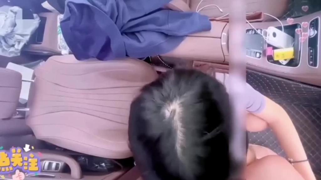 【白天闹市刺激父女乱伦】模特女儿三亚比赛被畜生爸爸车上乱伦爆操 预览截图 7