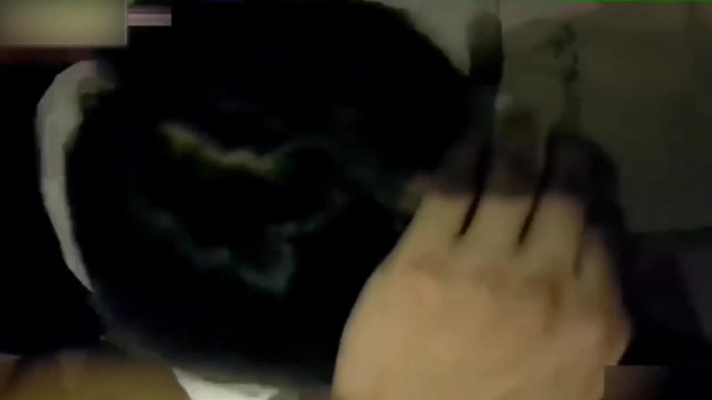 【网红主播】王思聪百万签约主播婉儿与土豪群P狂嗨操逼 预览截图 10