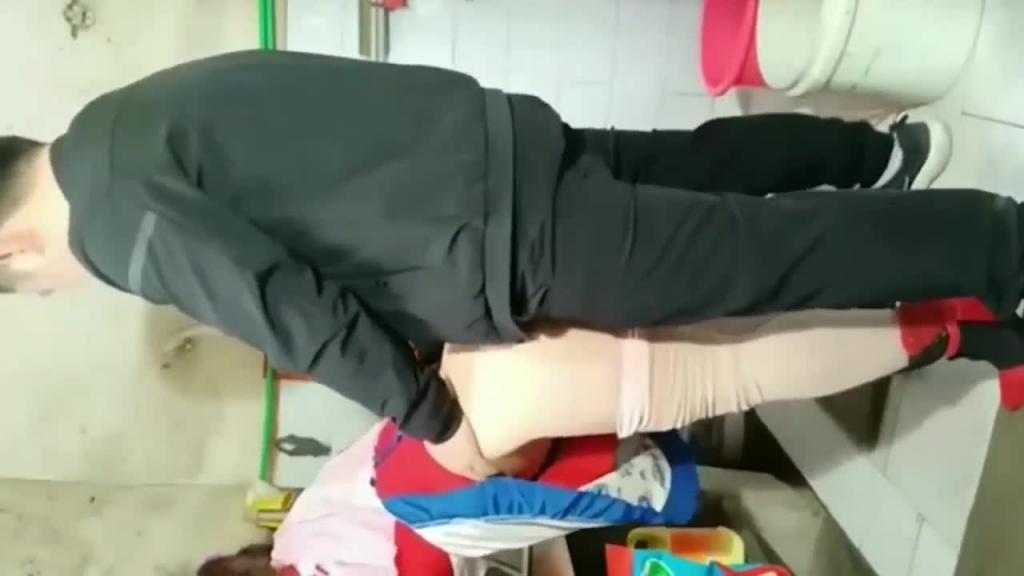 小马拉大车乱伦妈妈 预览截图 8