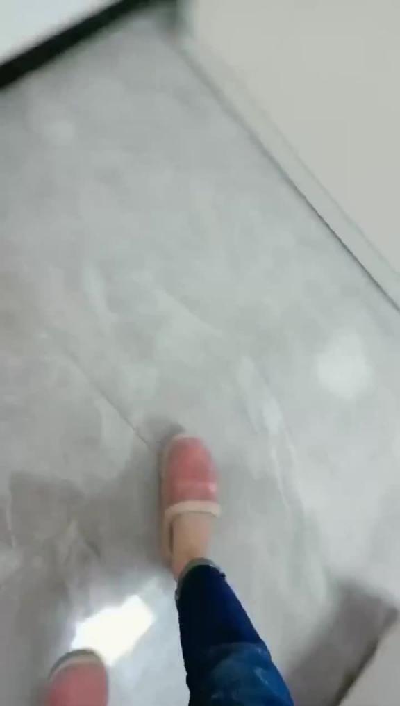花了2W从学校约了三个粉嫩学生妹 预览截图 3