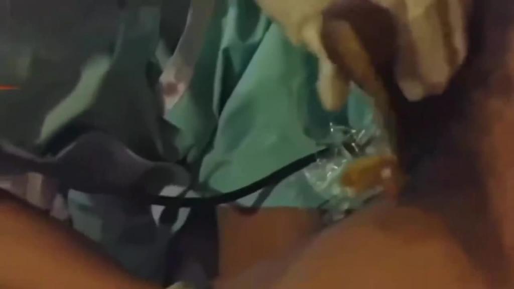【重口医院偷拍】无良医生偷拍合集大学生被麻醉后男医生趁机摸逼炸裂来袭 预览截图 5