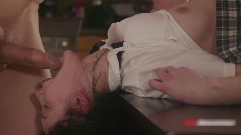 【反差母狗】高颜值亚裔换上学生制服勾引洋男友口爆颜射肆意凌辱 预览截图 10