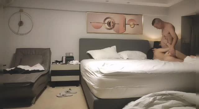 换妻淫乱嫂子和小叔子操逼让哥哥看着 预览截图 11