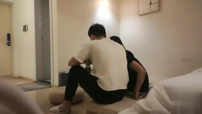 【换妻探花】两对夫妻激情换妻4 P，没穿内裤翘起屁股舔屌，一人一个抬腿抽插，上_位骑乘边操边 预览截图 1