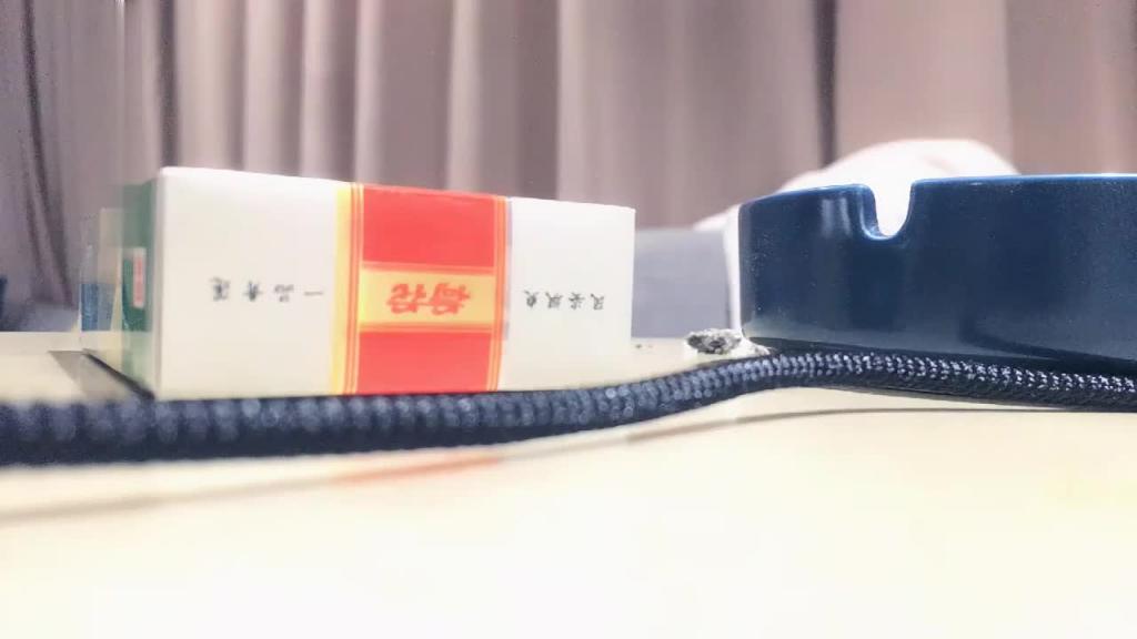 约了个高颜值妹子,情趣装黑丝扣弄无毛粉穴上位骑乘 预览截图 5