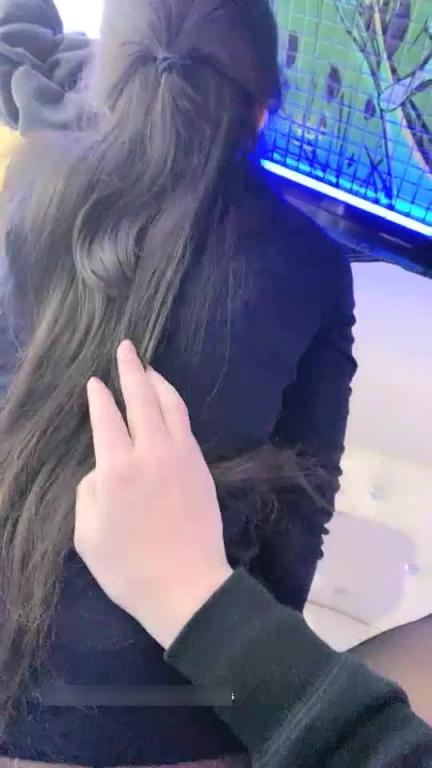 包厢里直接沙发上直接干炮,听着DJ蹦逼 白浊的精液流了一逼 预览截图 3