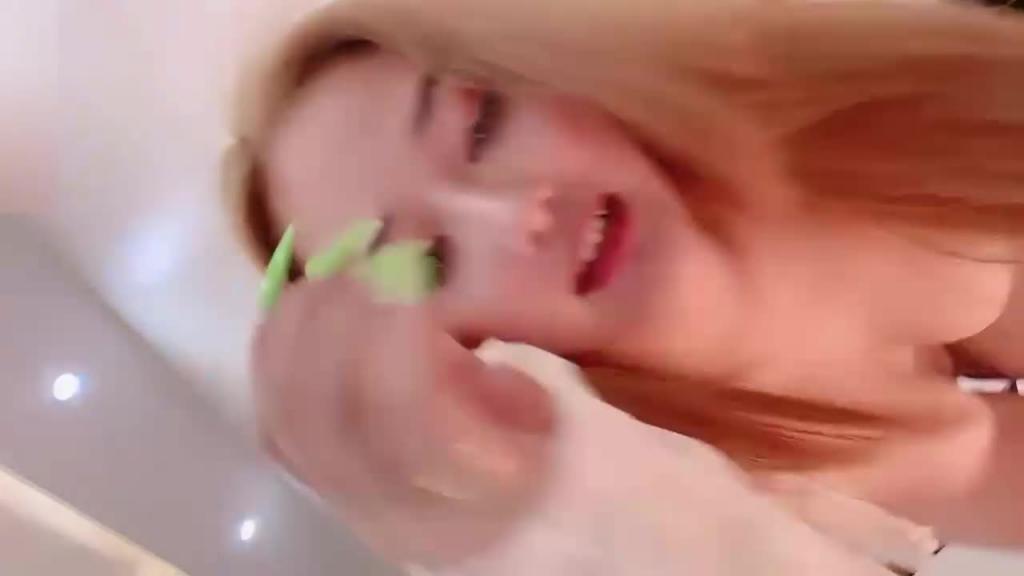骚逼摸者个鸡巴还说不会口交颜值不错大奶骚逼淫声荡语 预览截图 7