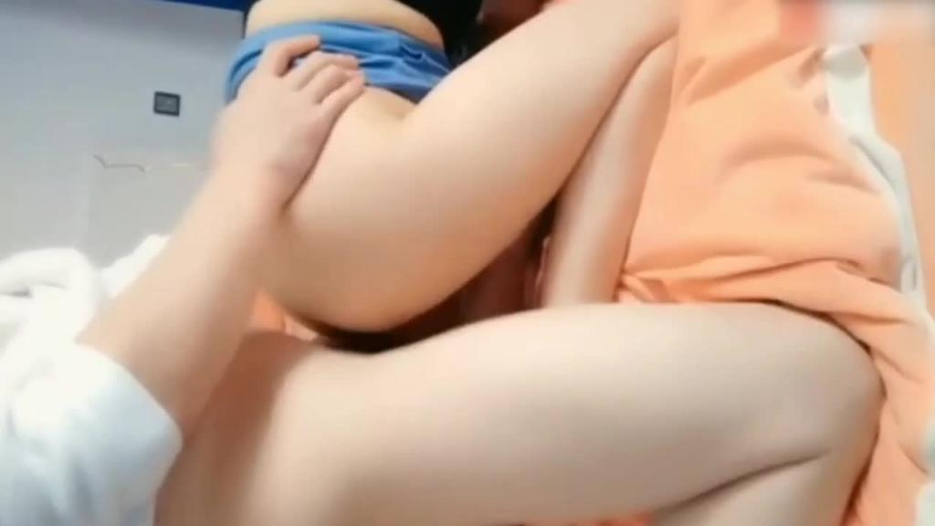 用钱买贞操强扒学妹按着头操嘴床上多体位 预览截图 12
