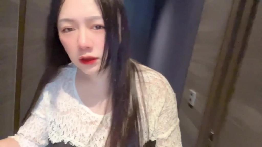 台湾SWAG 女主播嫚嫚daisybaby和按摩师傅在店里直接狂操骚穴 预览截图 1