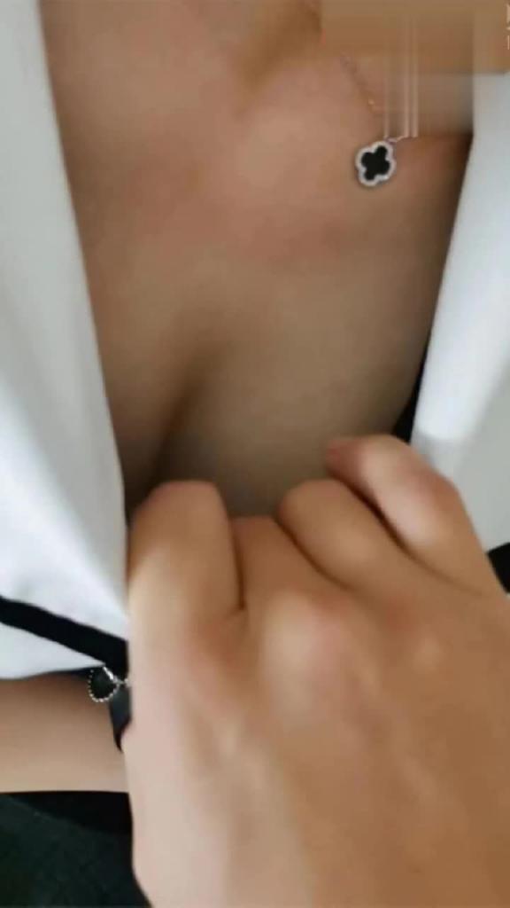 【母子】18岁儿子趁妈妈醉酒强暴妈妈中途妈妈醒了吓得落荒而逃 预览截图 2