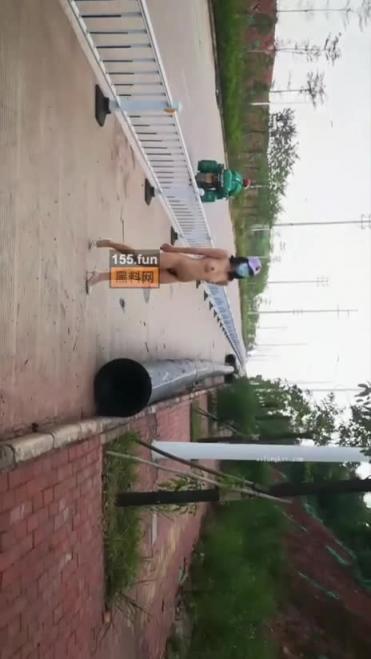 (最新流出)广西玉林露出人妻娇娇户外全裸行走收获目光无数 预览截图 2