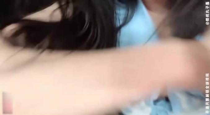 广州19岁尤物萝莉【京鱼儿】童颜巨乳!挑战街头露出大胆挑逗路人,白皙坚挺圆润大奶 预览截图 7