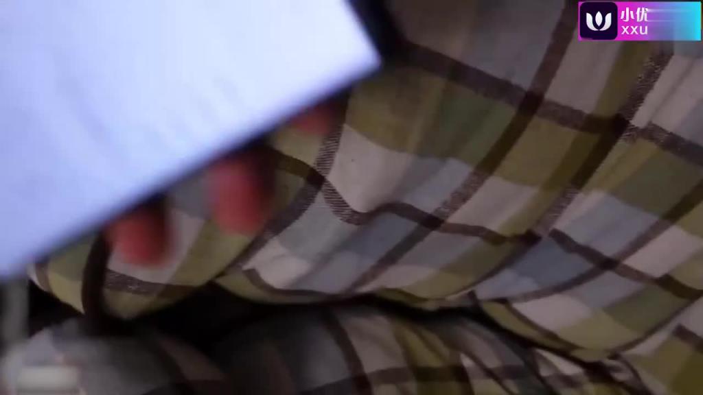 背着妈妈和她的大奶骚闺蜜丽姐发生了不正当关系 预览截图 12