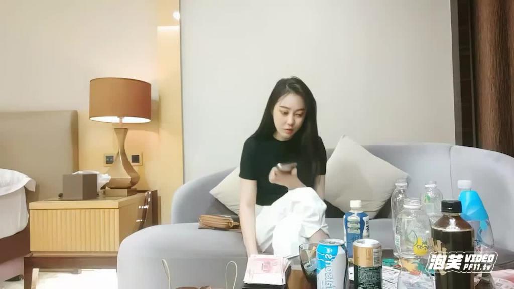 【探花沈先森】 深夜黑衣甜美外围妹，翘起屁股口交摸逼，扶着大屁股后入一下下撞击，妹子受不了呻吟娇喘 预览截图 1