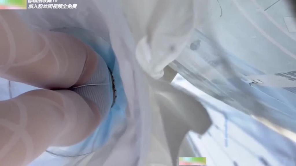【偷拍泄密】大神校园偷拍毕业典礼学妹裙底风光 预览截图 10