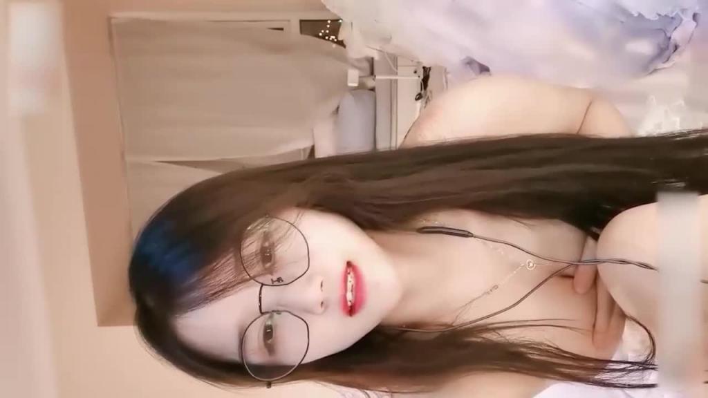 【超反差下海大学校花】眼镜女神扣弄鲜嫩美穴 预览截图 3