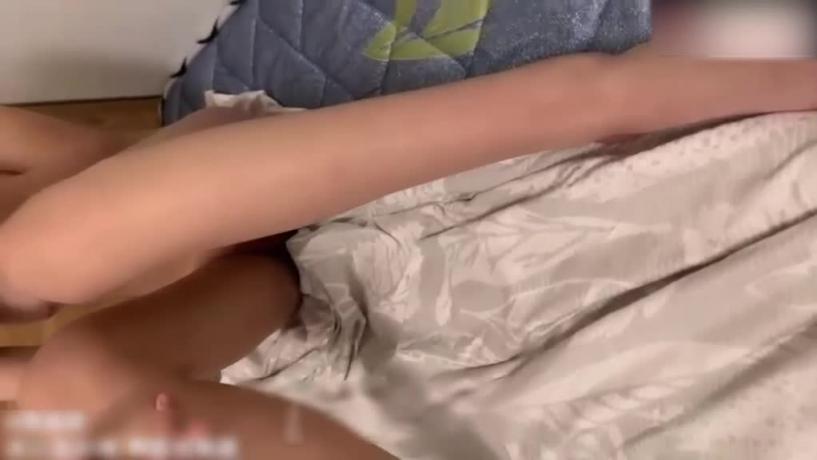 18岁极品学生妹和好闺蜜下海被多位勐男实战抽插 预览截图 1