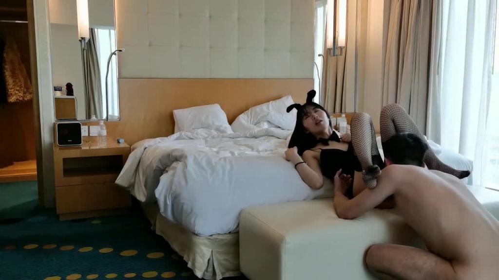 四眼探花之约到极品兔女郎才坚持一分钟就射了!换你能坚持多久?探花 预览截图 2