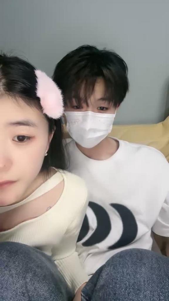 新人下海颜值美女!和小奶狗炮友操逼!主动翘起屁股,掰穴求操,不会调情比较干,搞不进去美女指导 预览截图 1
