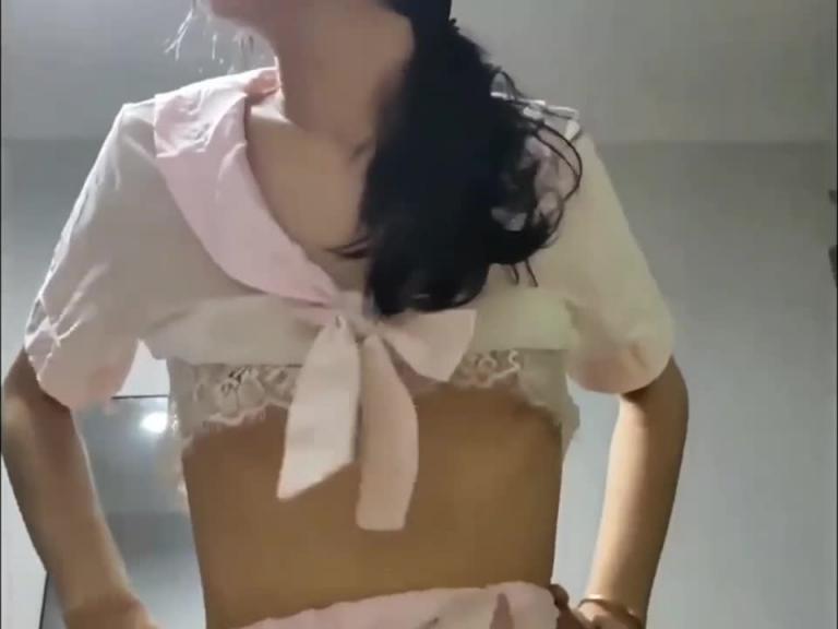 【兄妹乱伦】为妹妹配备遥控跳弹商场+公厕+车震+内射全套操遍了 预览截图 4