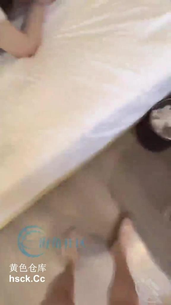 爆乳丰臀的小姨子在胯下替我含着生殖器 预览截图 6