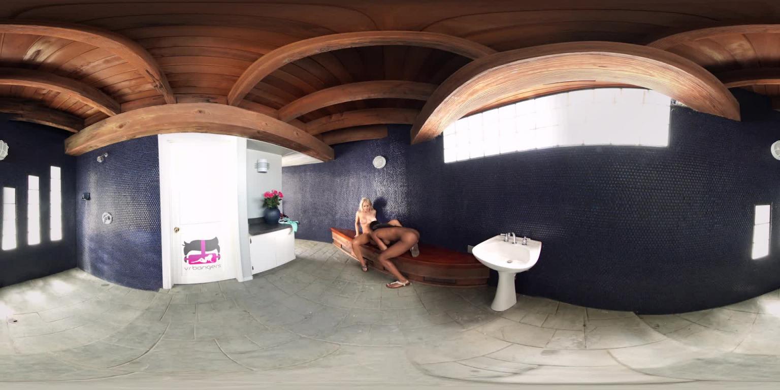 泳池玩3P VRB-006 预览截图 10