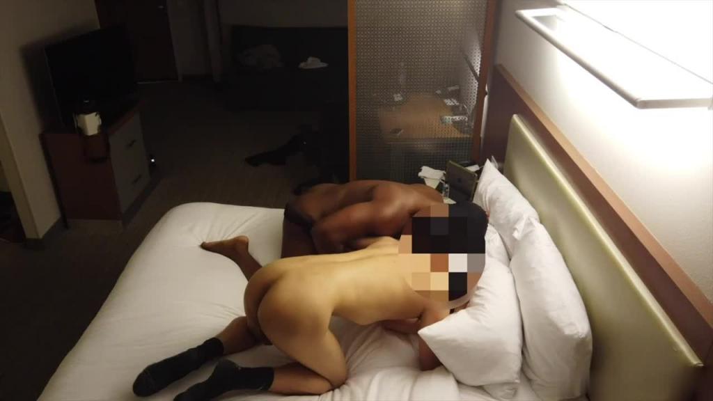 约黑屌3P轮操2 预览截图 5