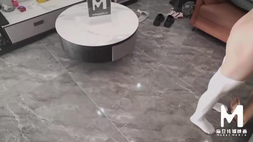 MSD-138把失恋萝莉嘴当逼操 预览截图 10