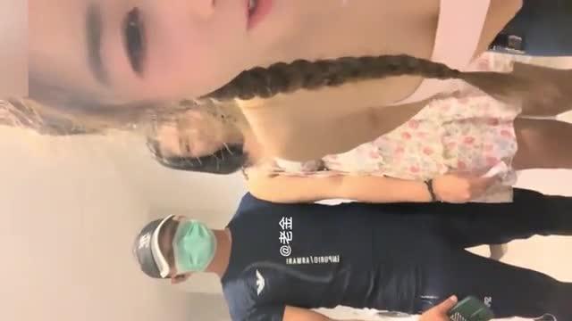 健身骚货泰国夜店勾引男模酒店双飞双女战一男喂男模吃韦哥逼操肿了! 预览截图 6