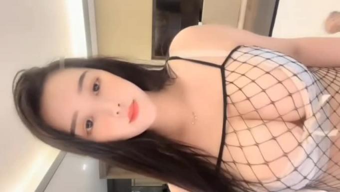半糖网红妮可极限诱惑狼友,完美粉穴无限诱惑 预览截图 5