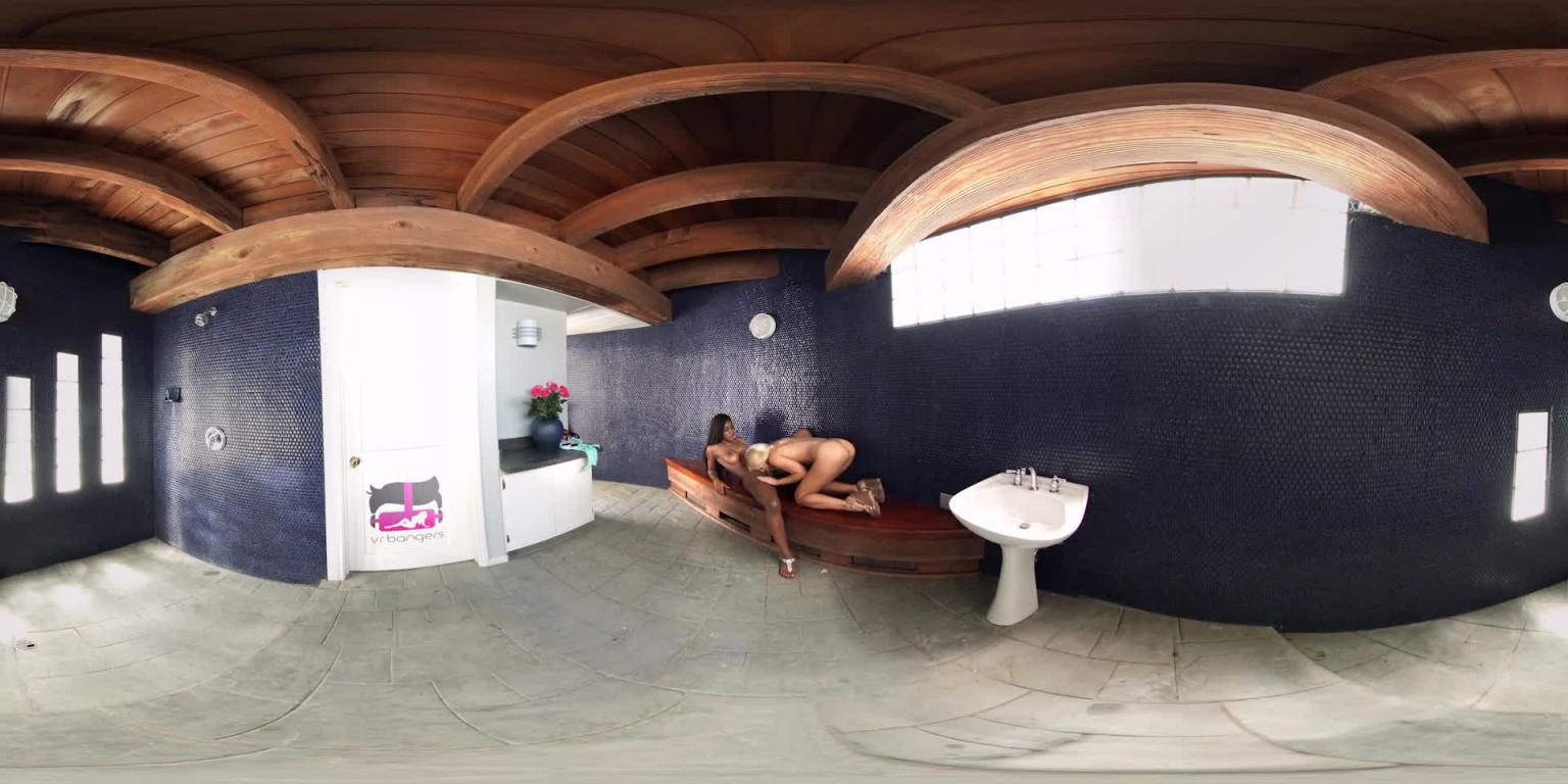 泳池玩3P VRB-006 预览截图 7