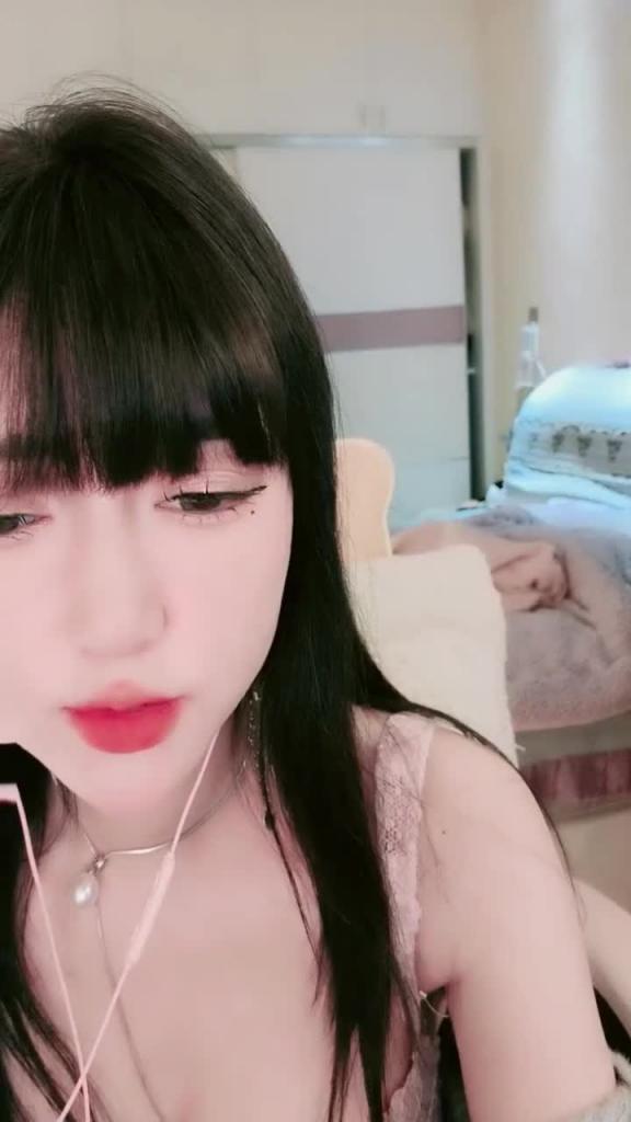 高颜值女神揉奶扣穴诱惑自慰大秀 预览截图 1