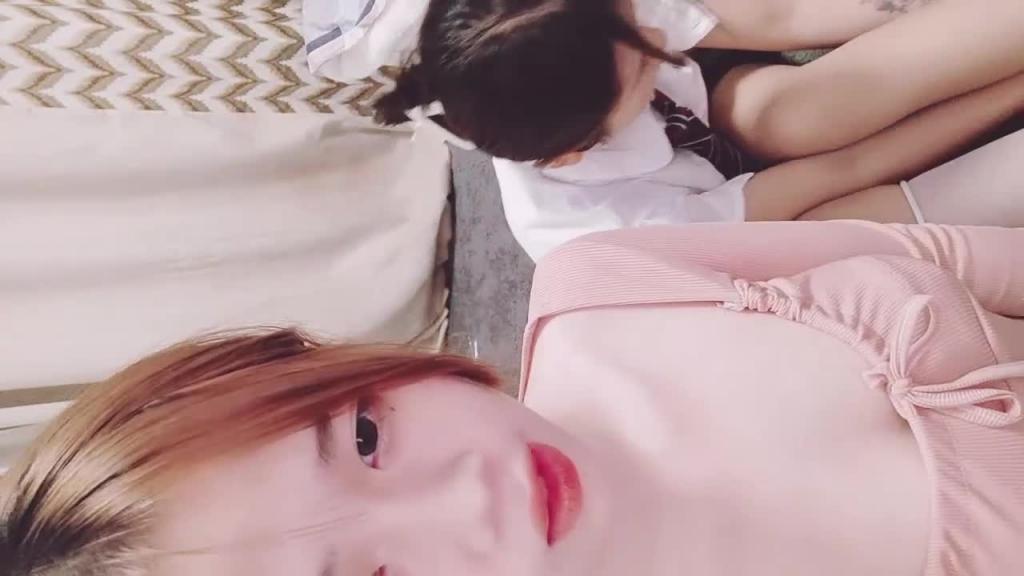 清纯美女啊!颜值美少女颜宝!漂亮闺蜜双女秀 预览截图 3