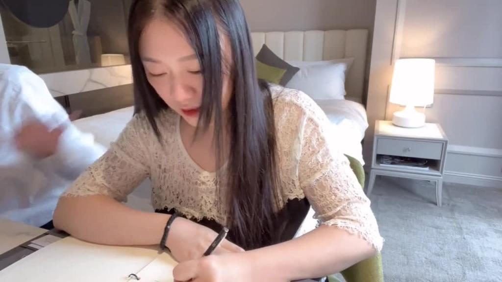 台湾SWAG 女主播嫚嫚daisybaby和按摩师傅在店里直接狂操骚穴 预览截图 2