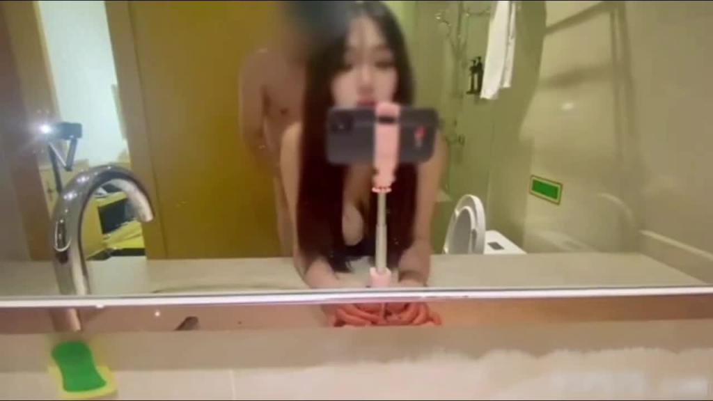 人妻自拍骚话偷情大奶人妻 预览截图 10