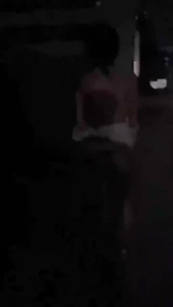 眼镜妹性瘾极大白天口爆吞精,喝尿,草逼,野外露出样样齐全 预览截图 7