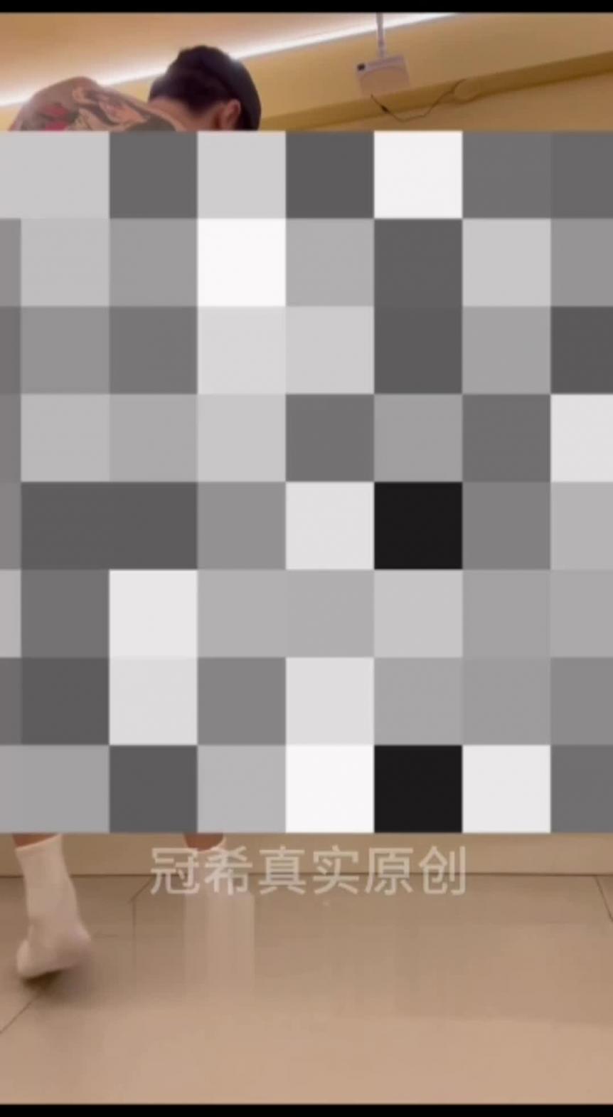 【原创-真实1000元破处18岁萝莉】大长腿小骚逼嫩死了,射了一脸精液 预览截图 6